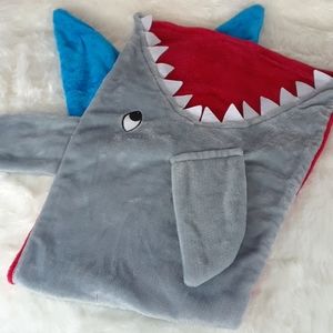 Kid's shark blanket